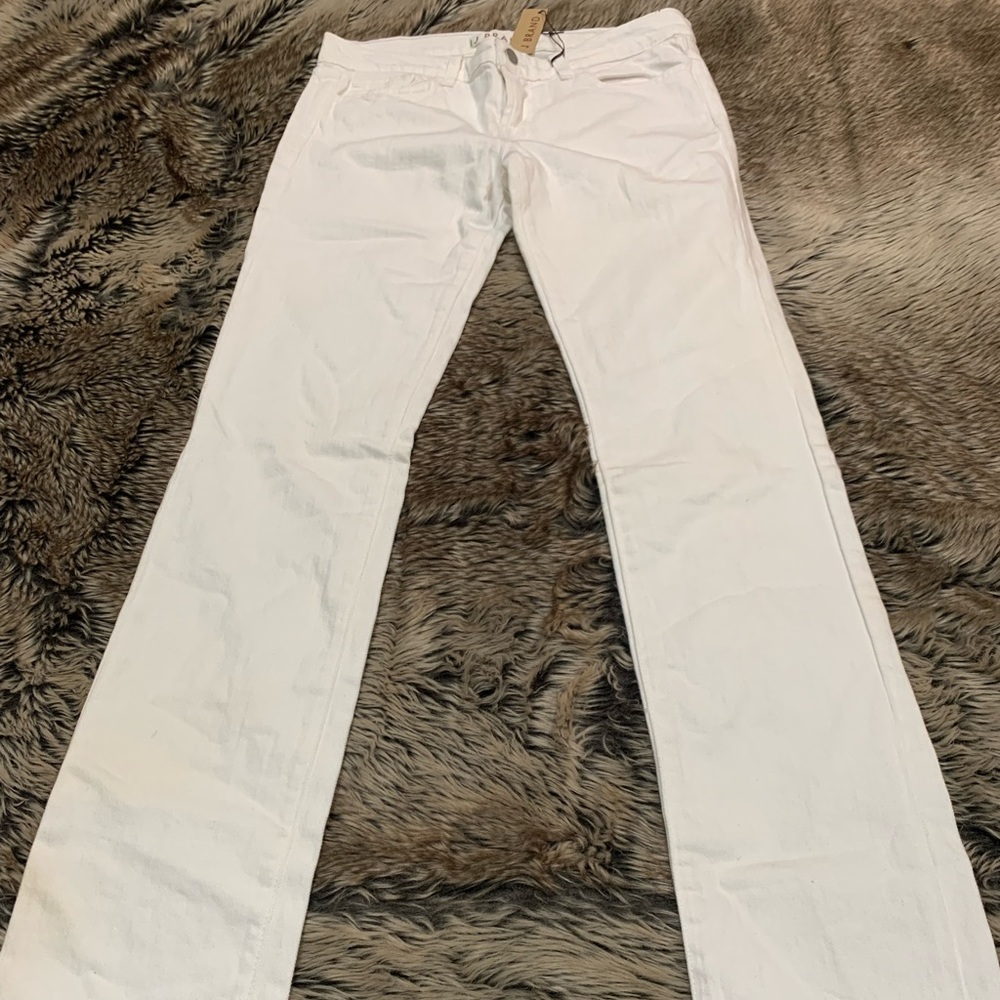 J Brand Pencil Leg with Split Stretch White Jeans , size 28
NWT